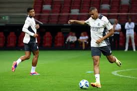 她将自己多 她将自己多